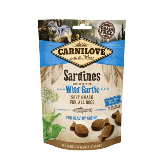 POLOMĚKKÉ PAMLSKY "CARNILOVE SEMI MOIST SNACK" SE SARDINKAMI A MEDVĚDÍM ČESNEKEM.